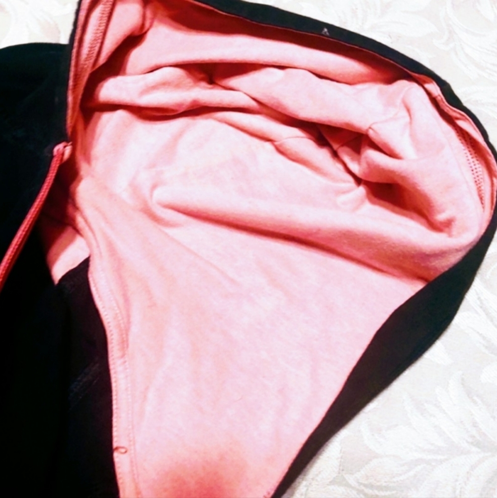 🩷🖤🩷(Reduced) Adorable 2-Piece Hot Pink & Black Capri Hoodie Active Set - XS/S - Picture 8 of 12